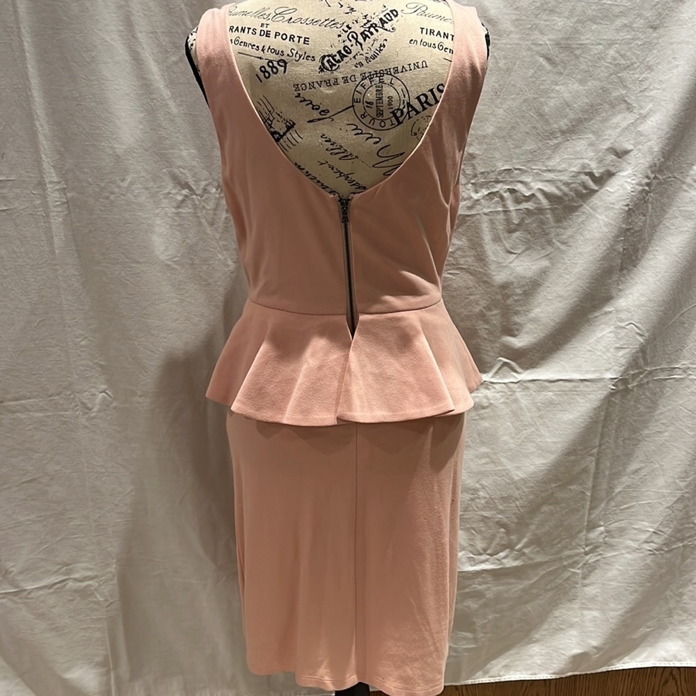 Alice + Olivia pale pink sleeveless, peplum dress. - Picture 5 of 10